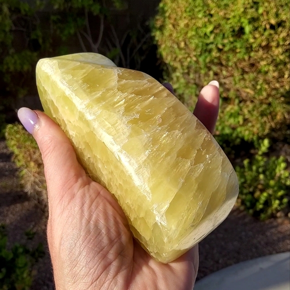 Beautiful Large Free Standing Lemon Calcite Free Form - Picture 10 of 17